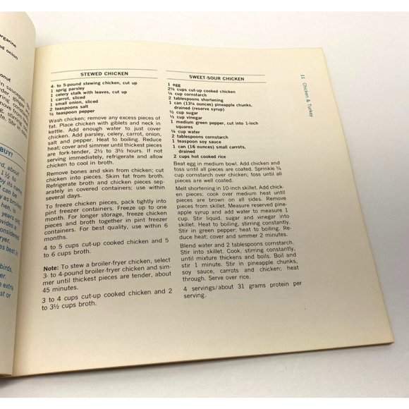 Meatless Main Dishes Vintage Cookbook Betty Crocker 130 Recipes Paperback 1973 - Picture 3 of 11